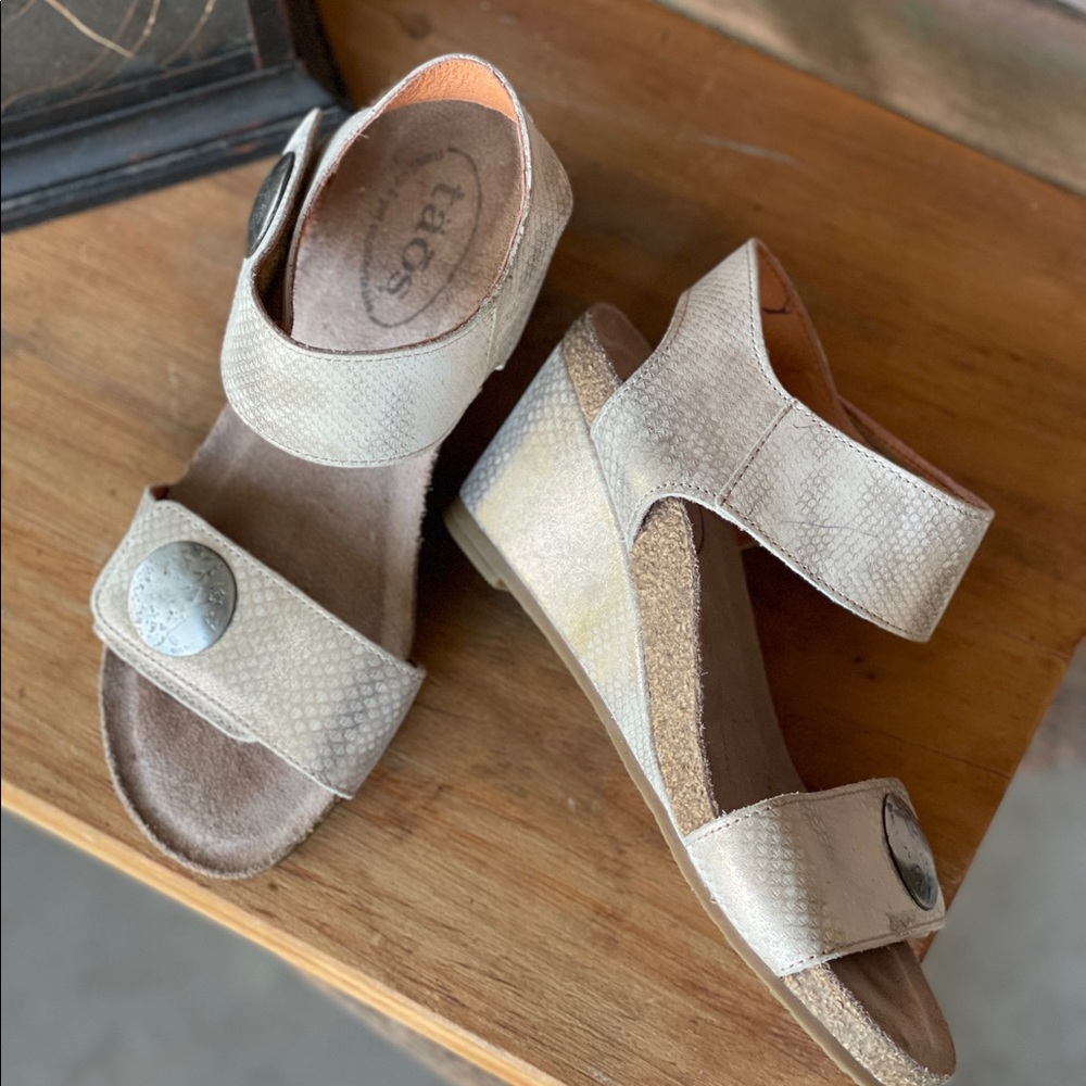 TAOS Carousel 2 Leather Open Toe Wedge Platform Sandal Silver Snakeskin Size 5.5 - Picture 10 of 10